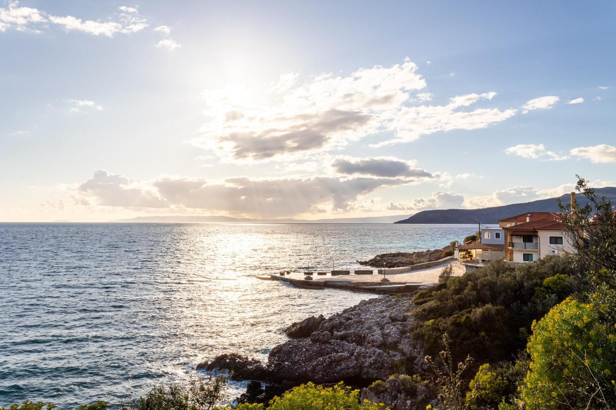 Sunset Serenity - Kardamili Seaside Getaway Ngoại thất bức ảnh